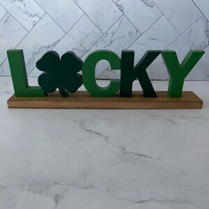 Lucky Tabletop Letter Wood Decoration with Green Four Leaf Clover for St Patrick